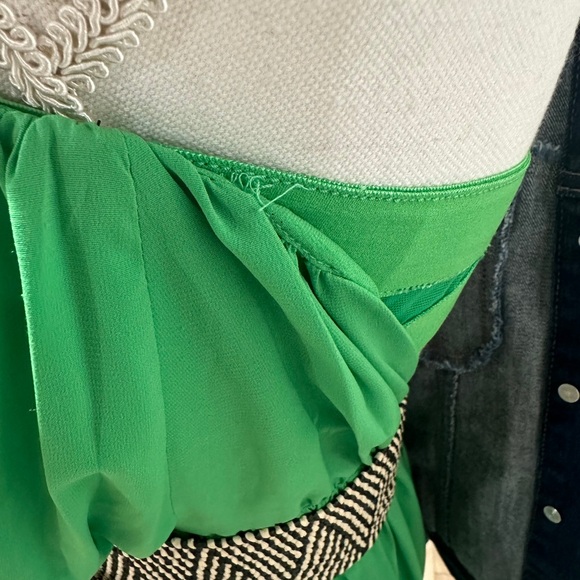 Vintage Alice + Olivia green sleeveless cropped romper  silk size Medium - Picture 9 of 10